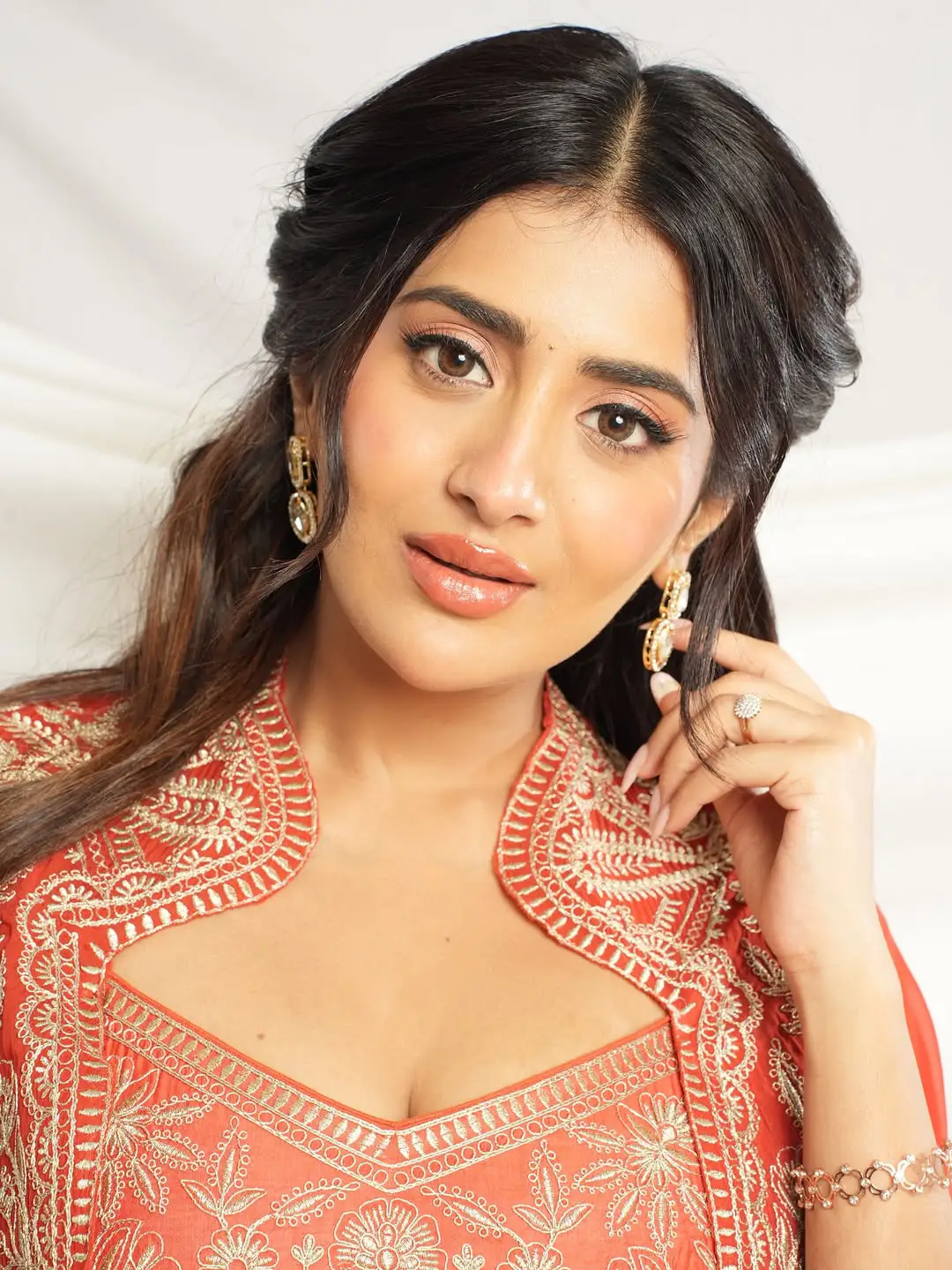 Rashi Singh latest glamour photos are going viral (1)