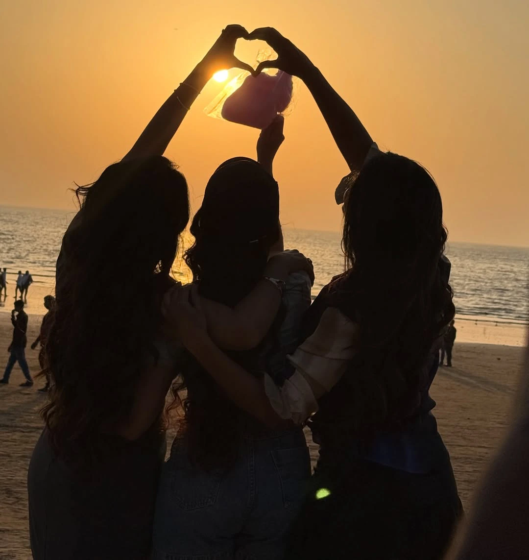 Rashi Singh 3 Roses Working Stills