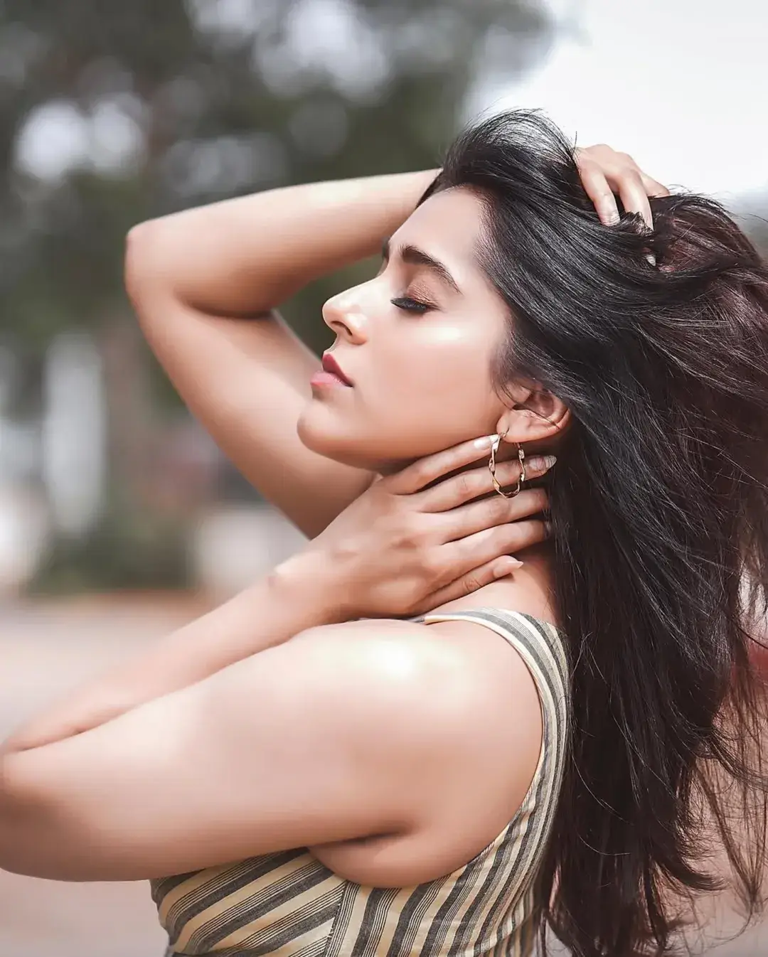 Rashmi Gautam latest glamour photos are going viral (1)