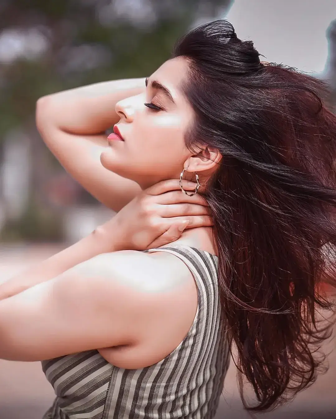 Rashmi Gautam latest glamour photos are going viral (1)