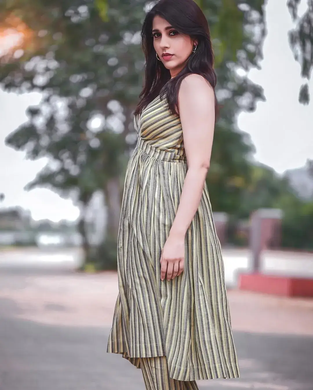 Rashmi Gautam latest glamour photos are going viral (1)