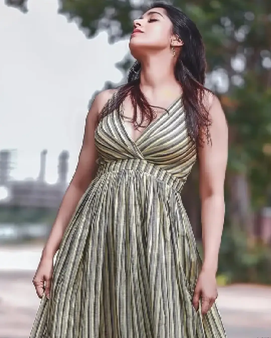 Rashmi Gautam latest glamour photos are going viral (1)