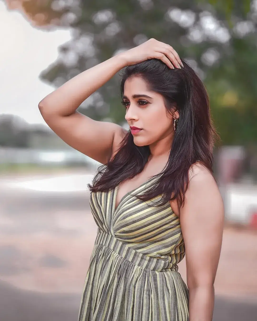 Rashmi Gautam latest glamour photos are going viral (1)