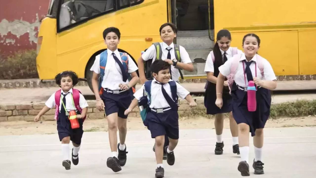 Sankranthi holidays : విద్యార్థులకు అదిరిపోయే గుడ్‌న్యూస్.. తెలంగాణలో సంక్రాంతి సెలవులు ఎన్నిరోజులంటే? ఈసారి అదనంగా సెలవులు..