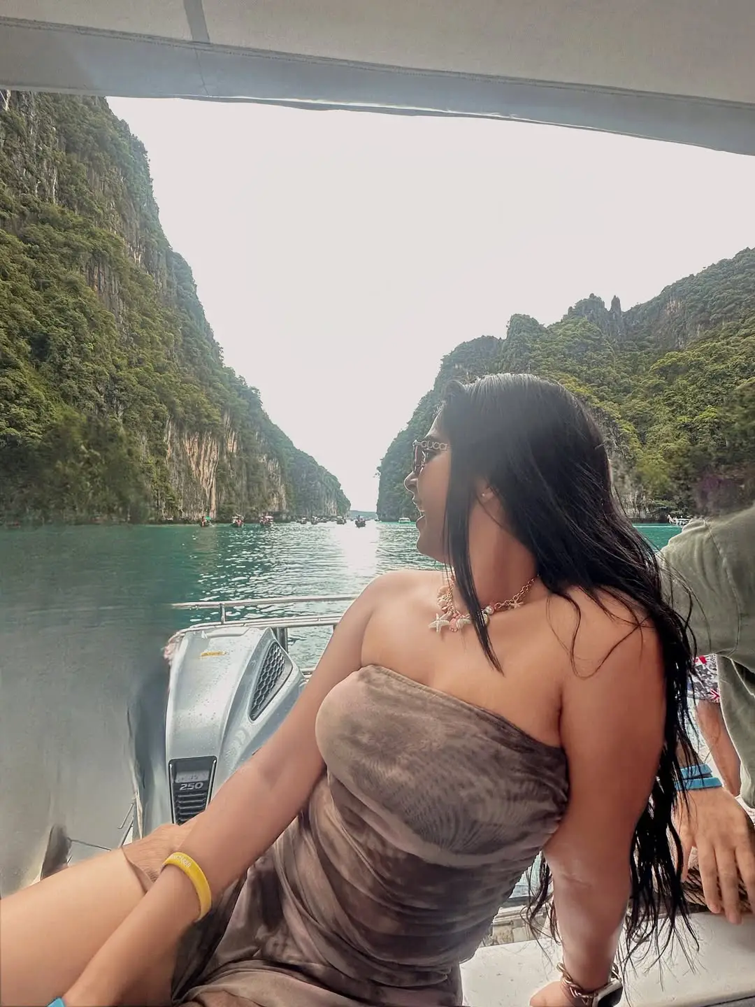 Serial beauty Bhavana Lasya glamorous show at beach.