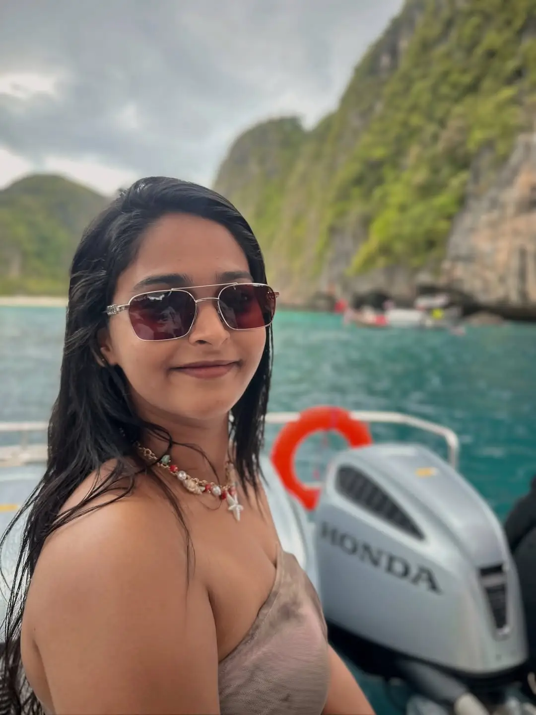 Serial beauty Bhavana Lasya glamorous show at beach.