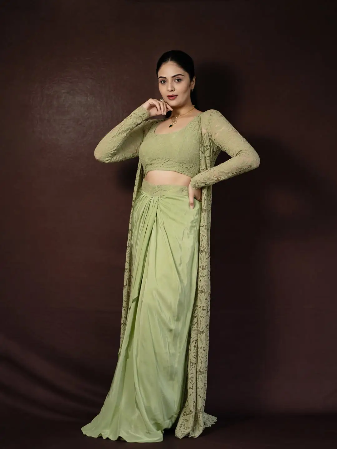 Sreemukhi glamorous show in a green dress. (1)
