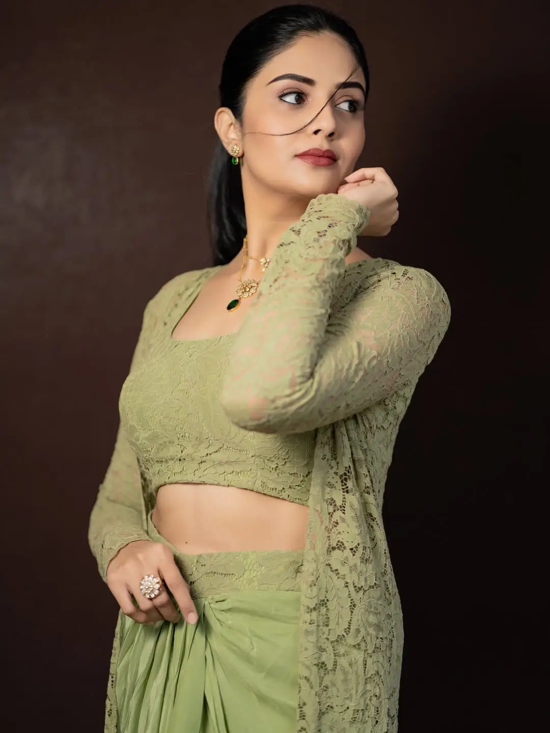 Sreemukhi glamorous show in a green dress. (1)