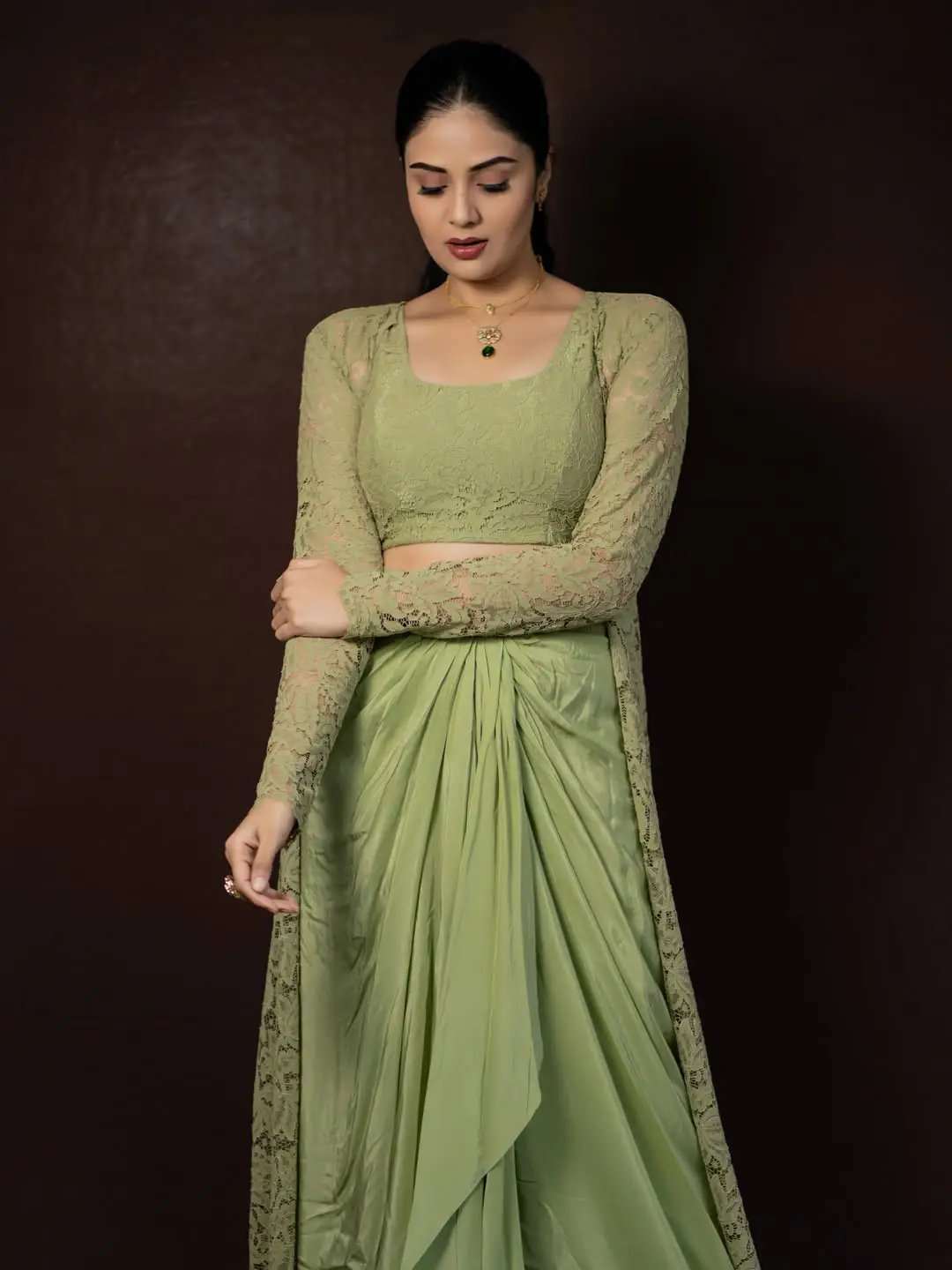 Sreemukhi glamorous show in a green dress. (1)