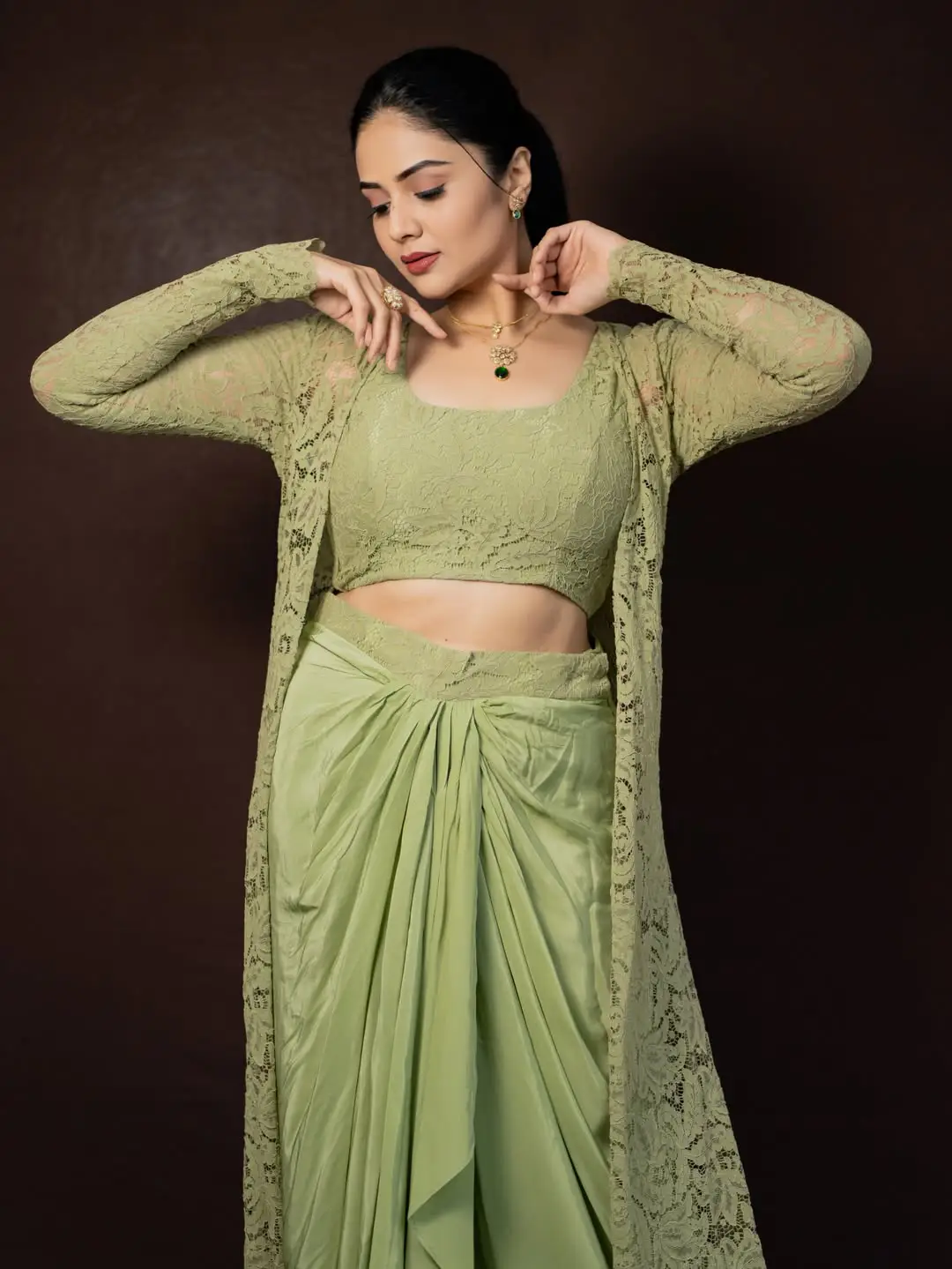 Sreemukhi glamorous show in a green dress. (1)