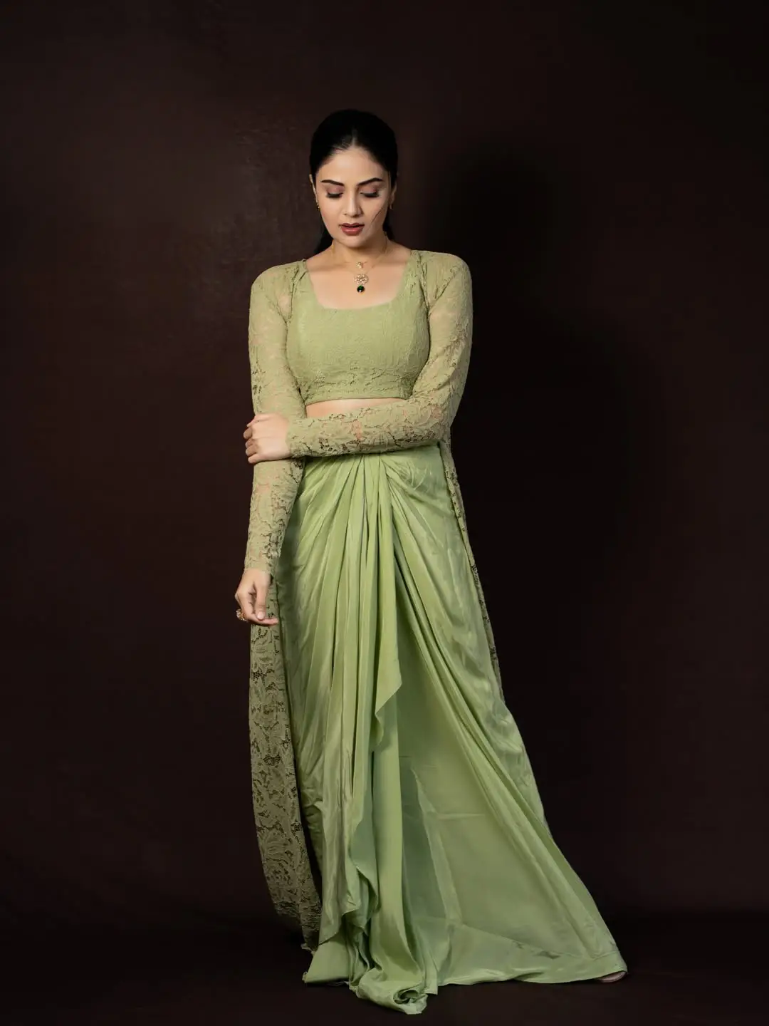 Sreemukhi glamorous show in a green dress. (1)