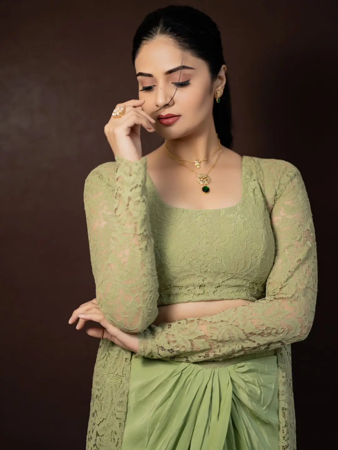 Sreemukhi glamorous show in a green dress. (1)