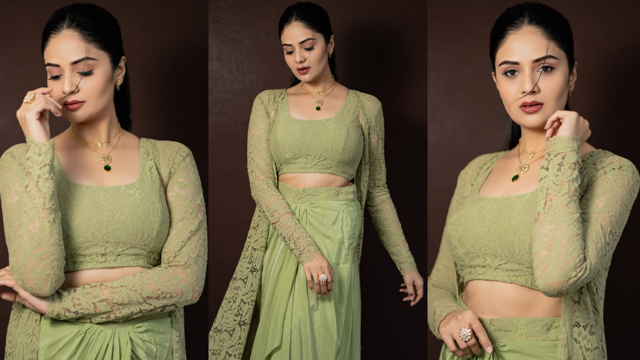 Sreemukhi: లేత పచ్చ రంగు డ్రెస్సులో లేలేత అందాలు.. శ్రీముఖి ఫోటోలు