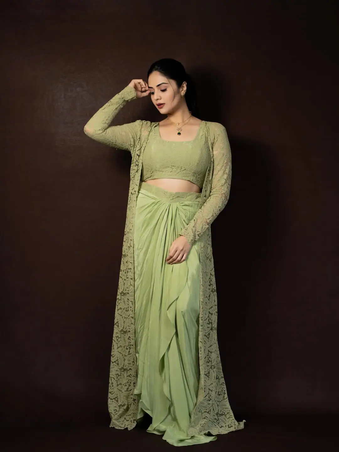 Sreemukhi glamorous show in a green dress. (1)