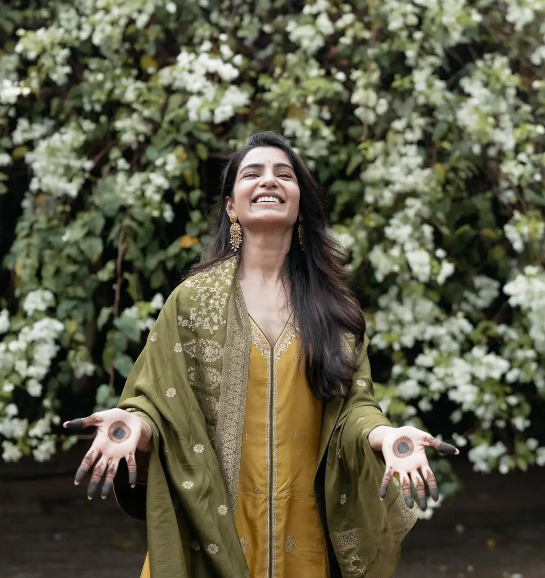 Star beauty Samantha shared special photos for 2025. (1)