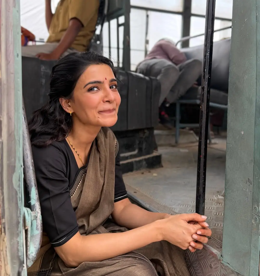 Star beauty Samantha shared special photos for 2025. (1)