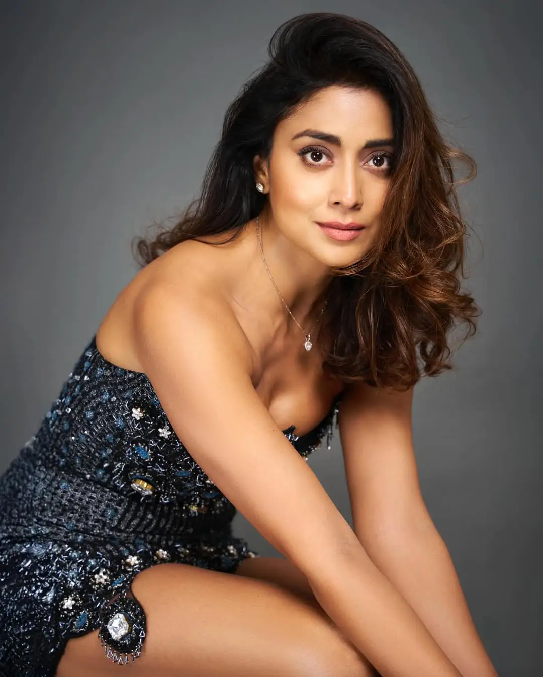 Star beauty Shriya Saran glamour photos goes viral on social media (1)