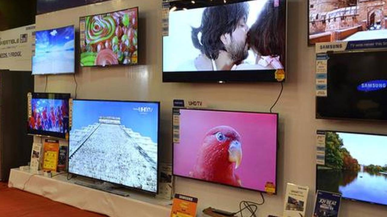 TV Price Hike : టీవీ కొనాలంటే ఇప్పుడే కొనుక్కోండి..! వచ్చే ఏడాది నుంచి భారీగా పెరగనున్న ధరలు.. ఎందుకంటే?
