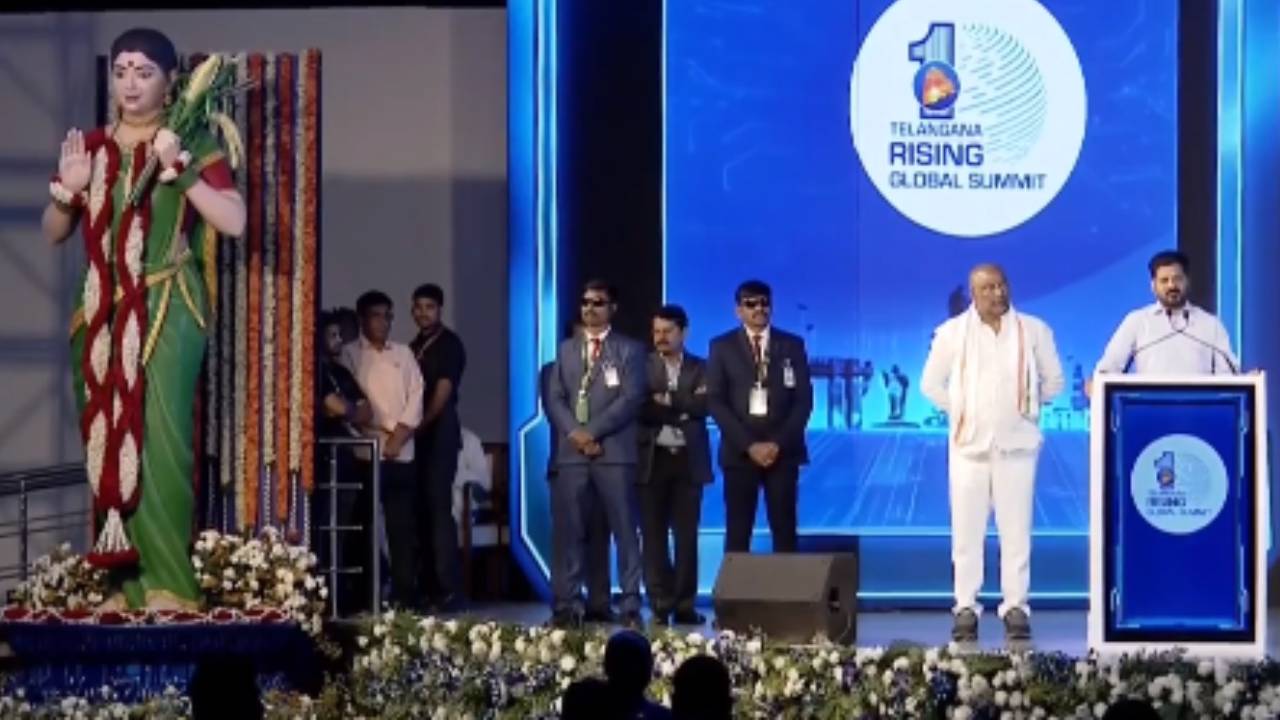 Telangana Thalli Statue : ఫ్యూచర్‌ సిటీ ప్రాంగణం నుంచి.. తెలంగాణ తల్లి విగ్రహాలను ఆవిష్కరించిన సీఎం రేవంత్ రెడ్డి..