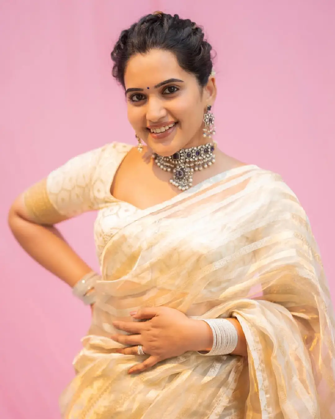 Tollywood Anchor Sravanthi chokarapu latest photos (1)