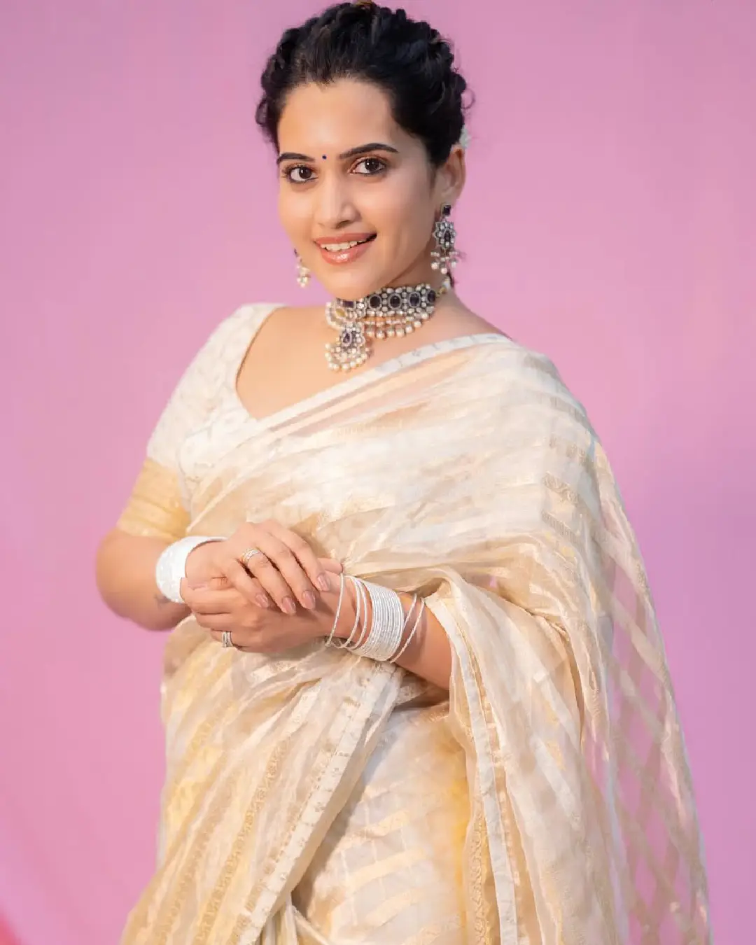 Tollywood Anchor Sravanthi chokarapu latest photos (1)