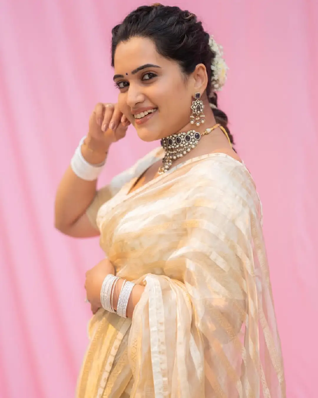 Tollywood Anchor Sravanthi chokarapu latest photos (1)