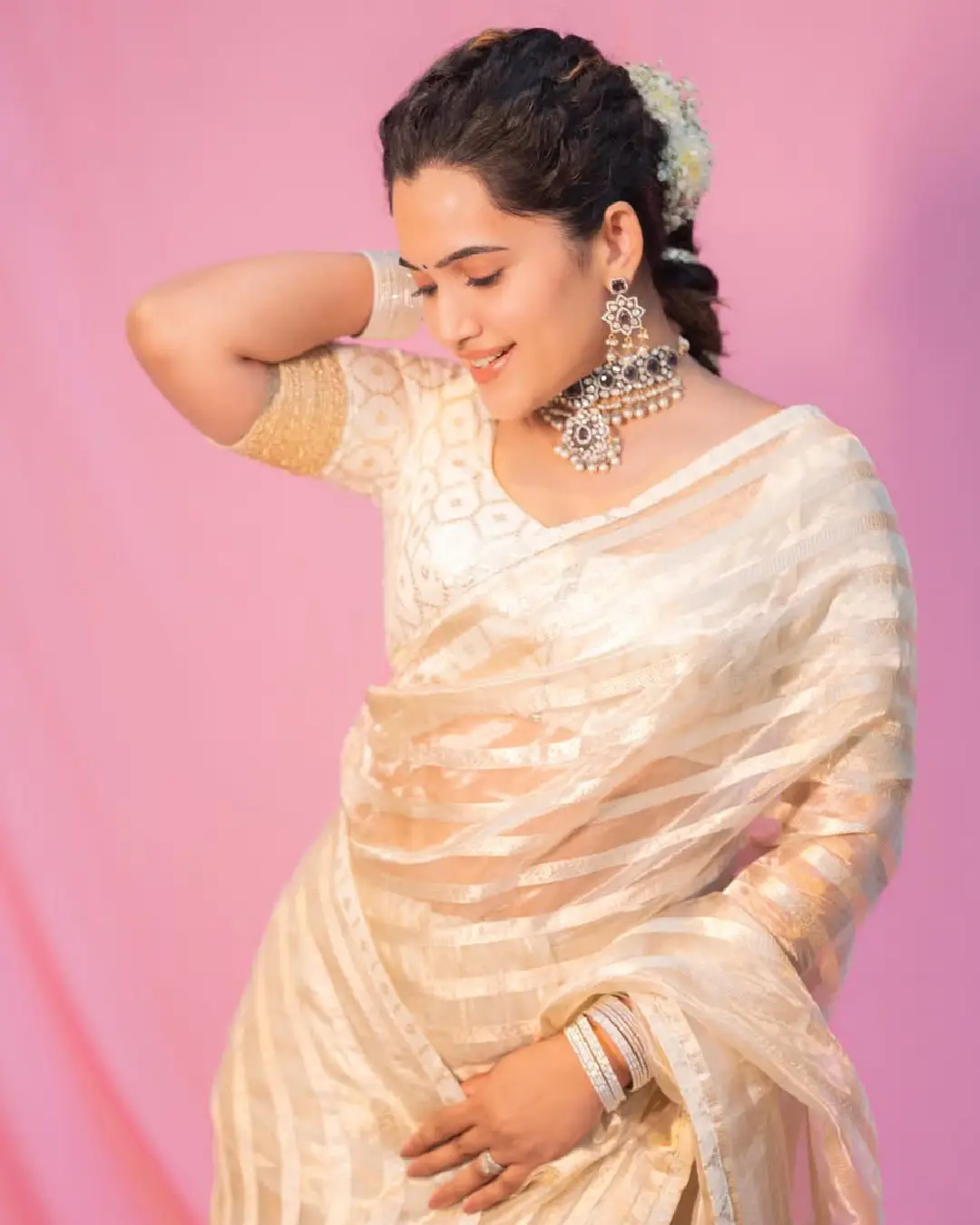 Tollywood Anchor Sravanthi chokarapu latest photos (1)