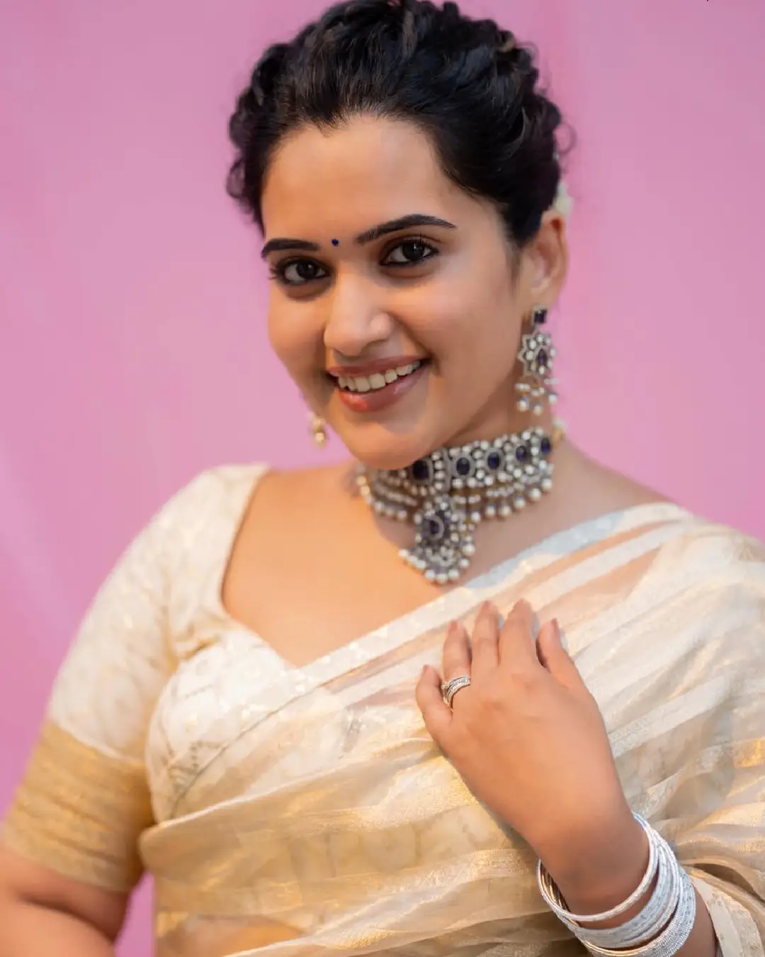 Tollywood Anchor Sravanthi chokarapu latest photos (1)