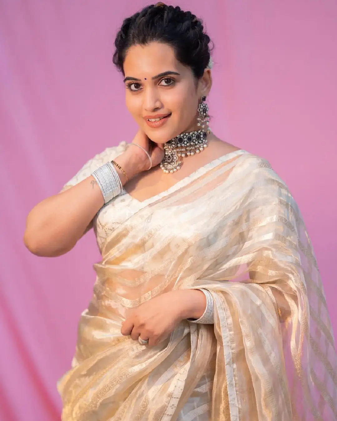 Tollywood Anchor Sravanthi chokarapu latest photos (1)