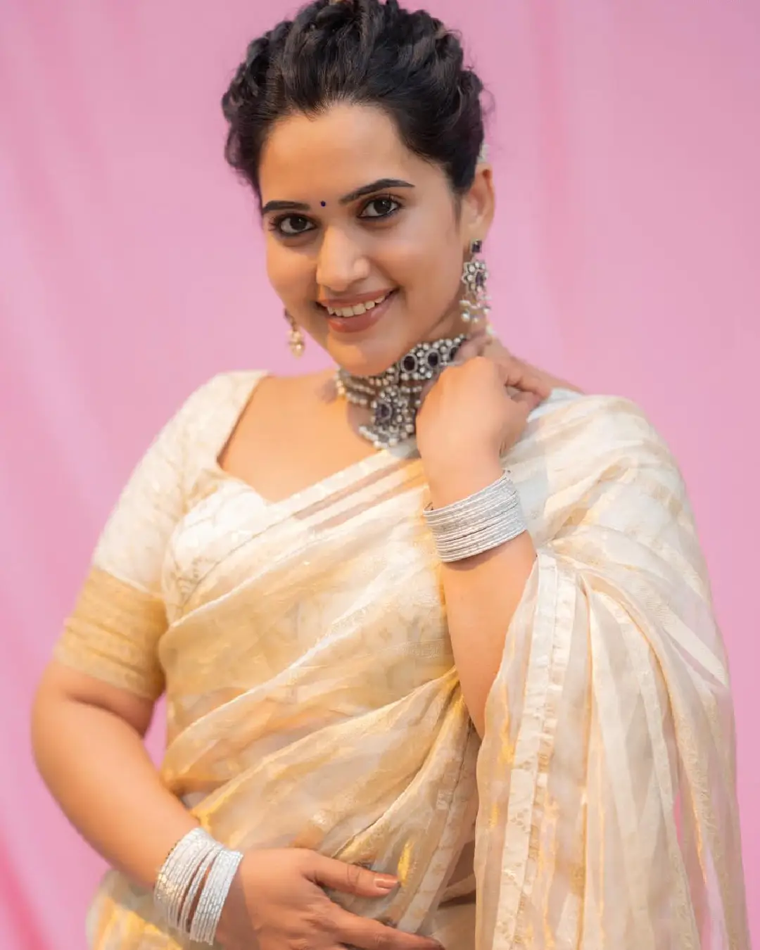 Tollywood Anchor Sravanthi chokarapu latest photos (1)