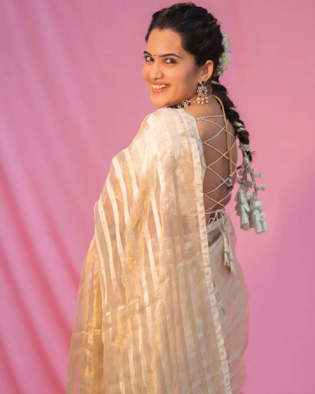Tollywood Anchor Sravanthi chokarapu latest photos (1)
