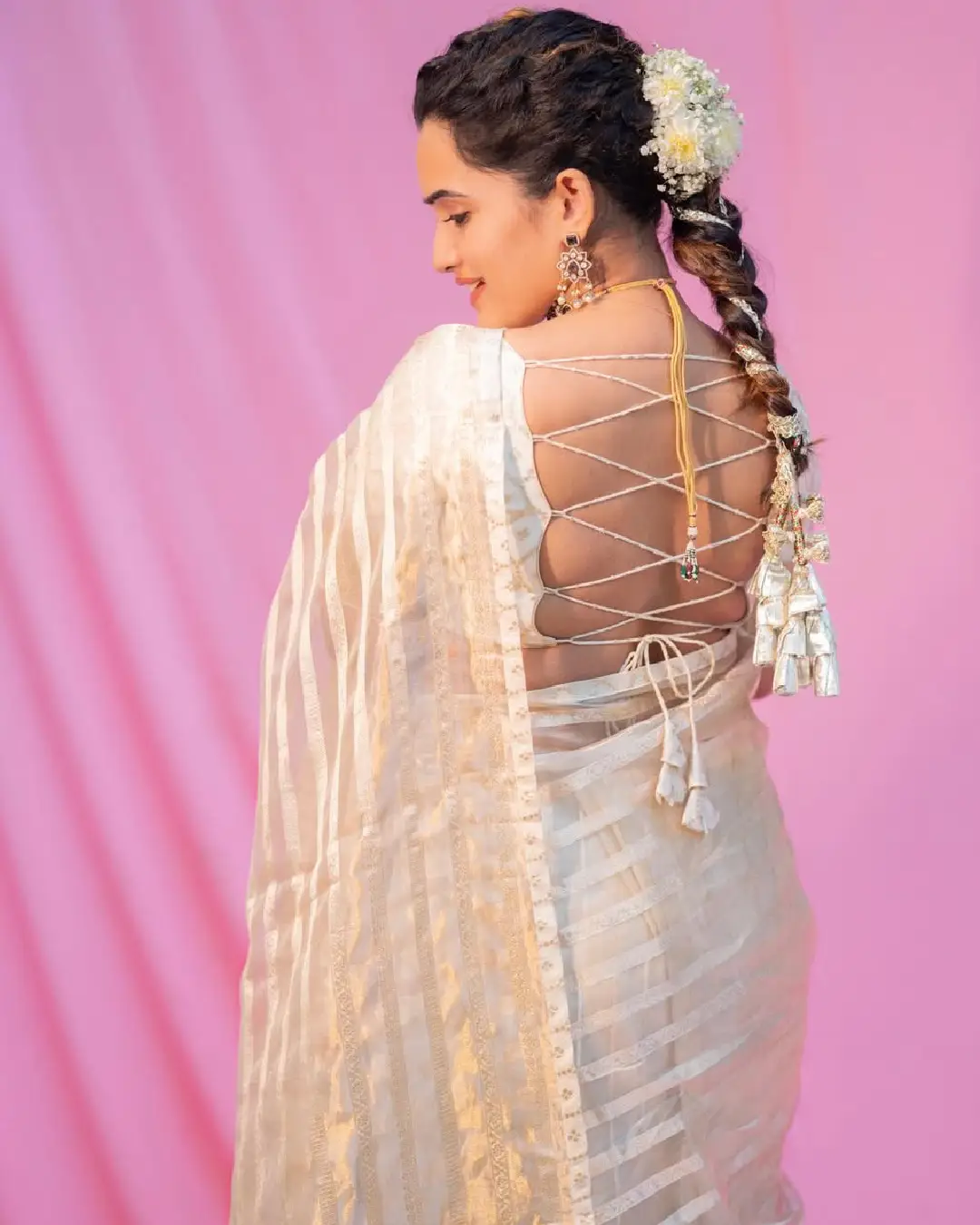 Tollywood Anchor Sravanthi chokarapu latest photos (1)