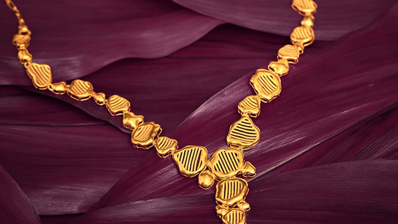 బంగారం కొంటున్నారా? మళ్లీ పెరిగిపోయిన ధరలు.. వెండి ధర ఏకంగా రూ.11,000 పెరిగి..