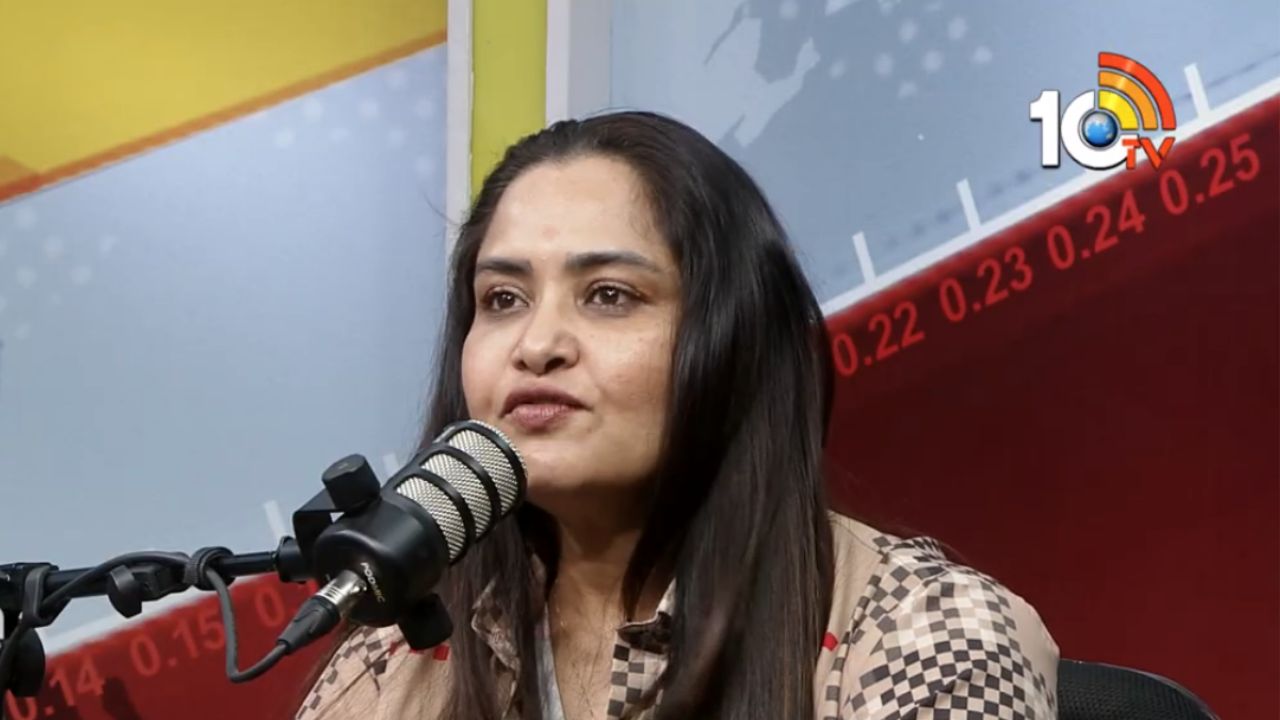 ఒరేయ్ దమ్ముంటే నాతో ఫేస్‌ టు ఫేస్‌ రండ్రా: సినీనటి ప్రగతి