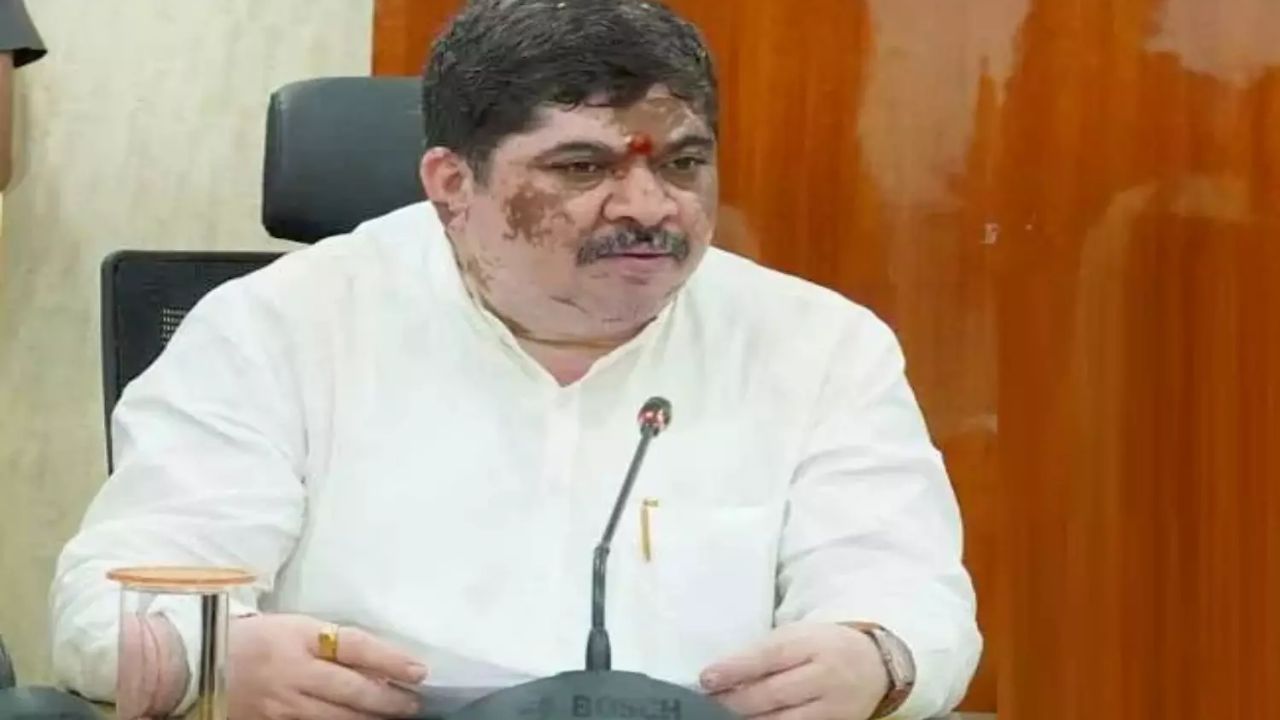 అధికారంలోకి వచ్చి రెండేళ్లయినా హామీ నెరవేర్చని మంత్రి.. ఇప్పటికీ ఆ ప్రాసెస్ స్టార్ట్ కాలేదంటూ ప్రతిపక్షాలు.. 