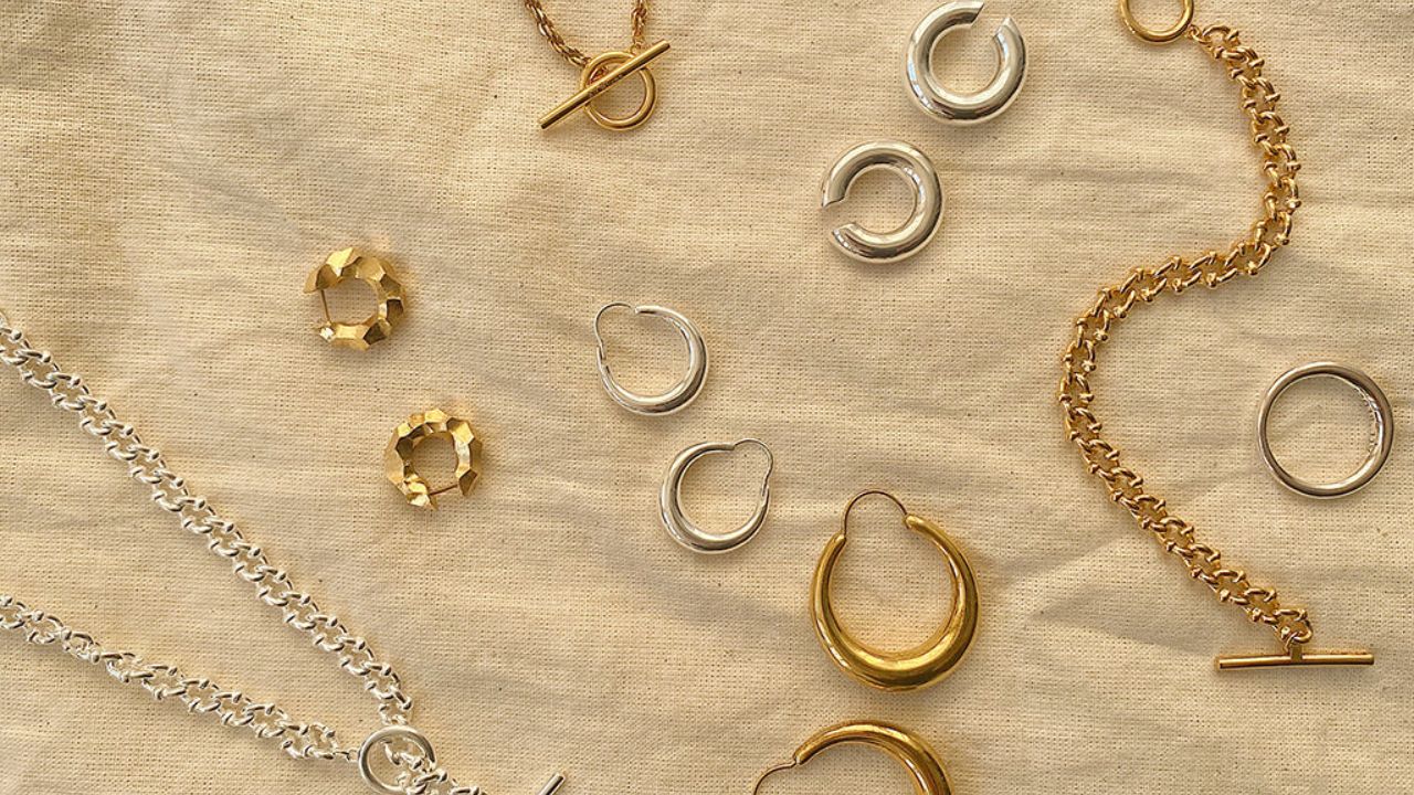 2026లో బంగారంపై పెట్టుబడి పెడితే మీపై డబ్బుల వర్షం కురుస్తుందా? లేదంటే వెండిపైనా..?