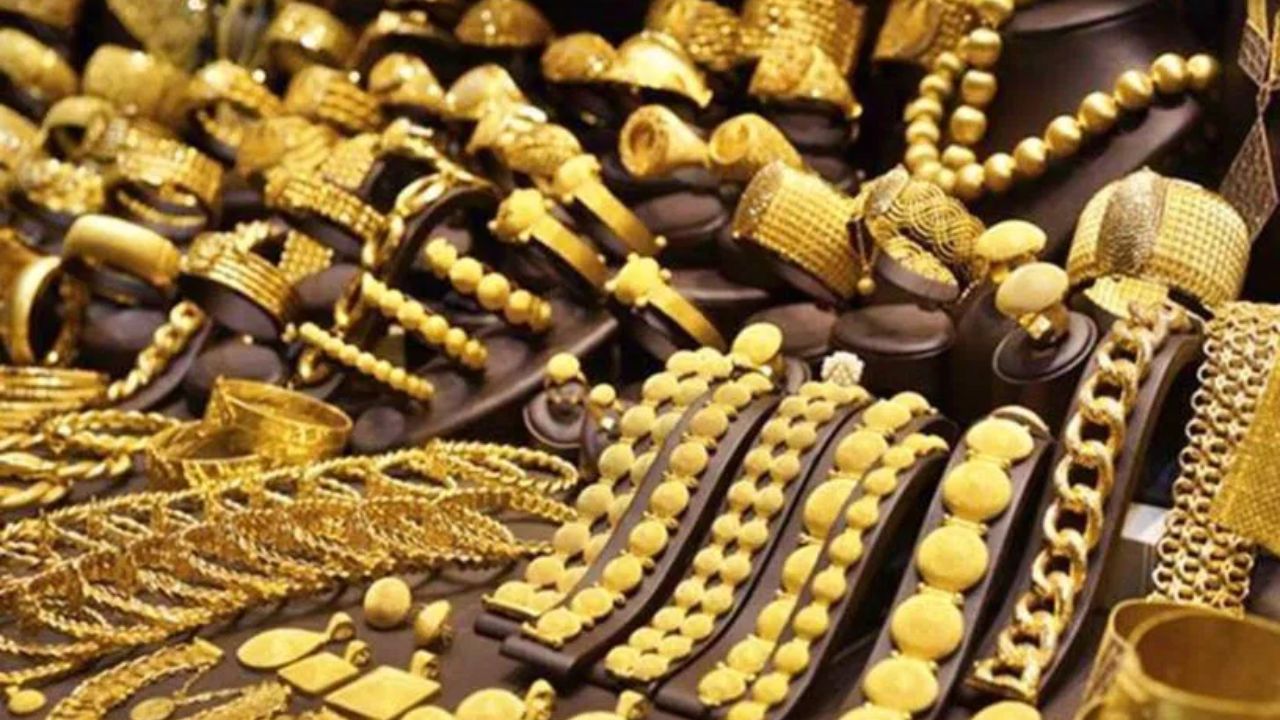 బంగారం కొంటున్నారా? హైదరాబాద్‌, విజయవాడలో ధరలు ఎలా ఉన్నాయంటే?