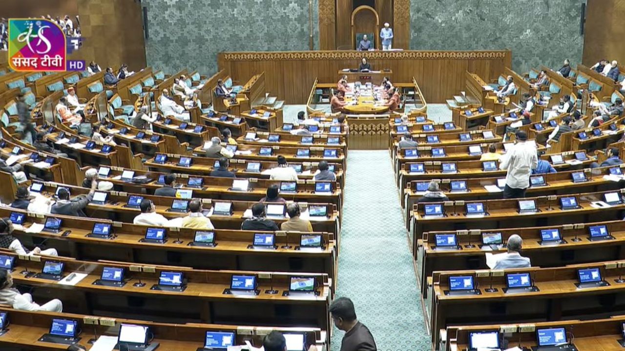 G Ram G: జీ రామ్ జీ బిల్లుకు లోక్‌సభలో ఆమోదముద్ర.. ఇకపై ఎంజీఎన్‌ఆర్‌ఈజీఏ ఉండదు..