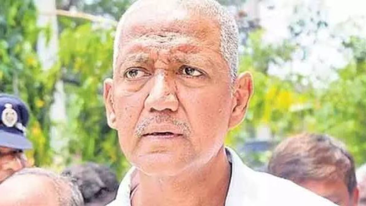 అజ్ఞాతంలోకి వల్లభనేని వంశీ.. పోలీసుల గాలింపు