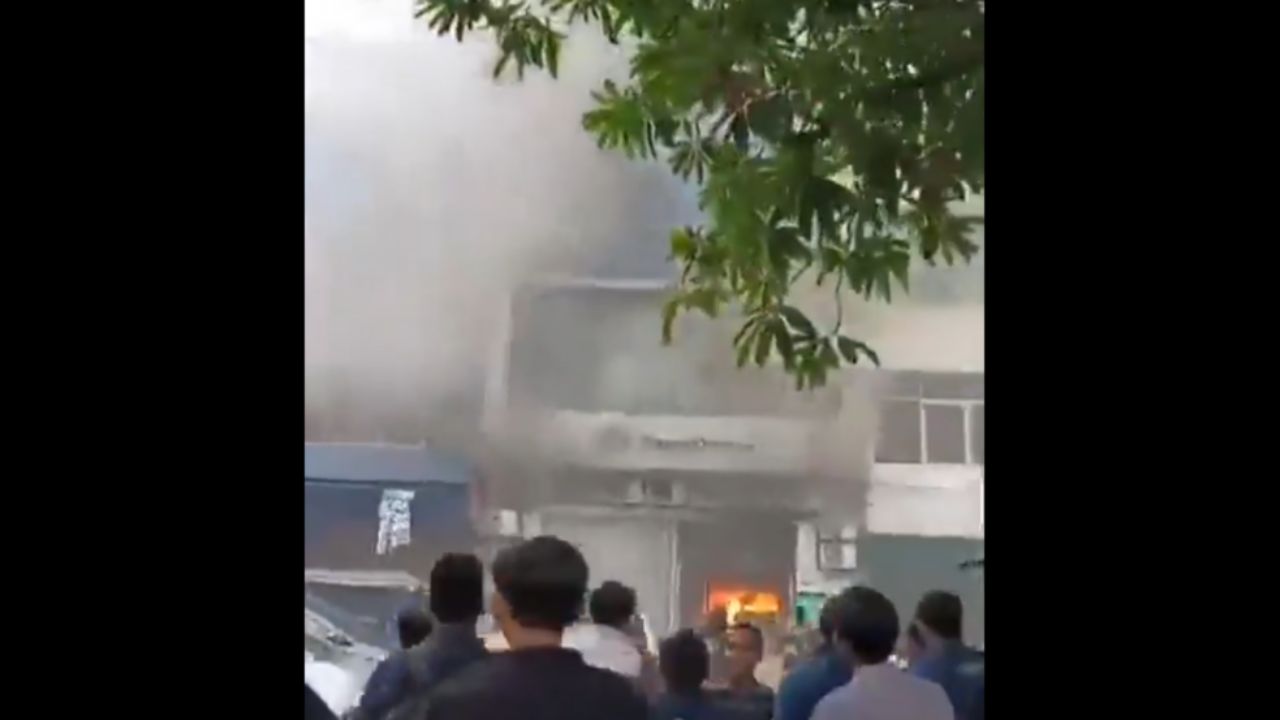 జకార్తాలోని 7 అంతస్తుల భవనంలో అగ్నిప్రమాదం.. గర్భిణి సహా 20 మంది సజీవ దహనం