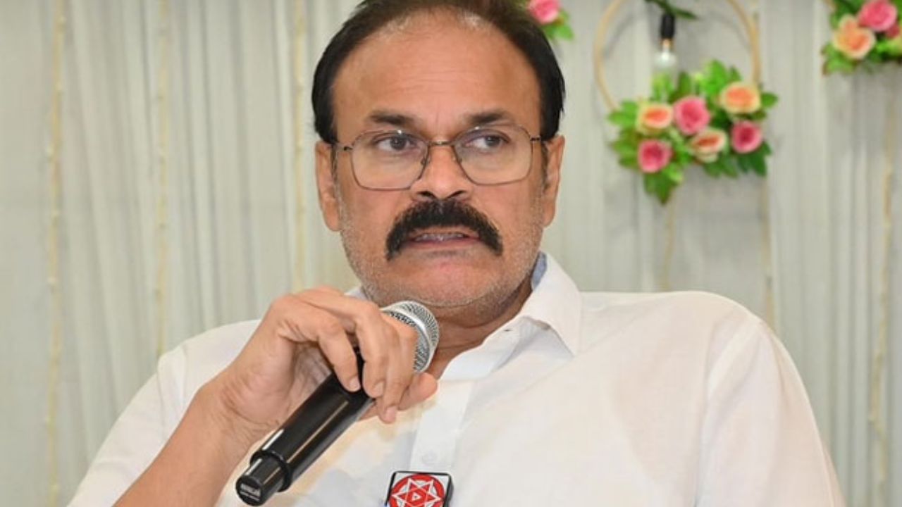 ఎన్నికల్లో పోటీపై నాగబాబు డైలమాలో ఉన్నారా? ఎందుకు అలాంటి ప్రకటన చేశారు?