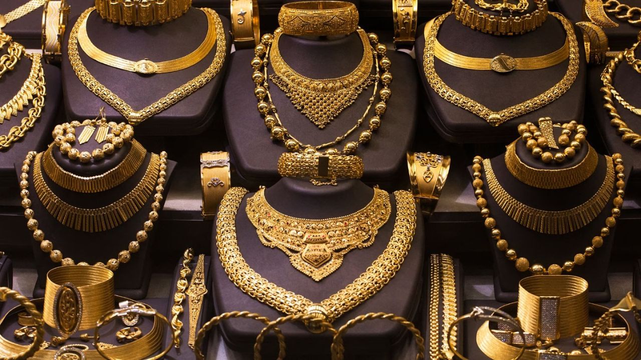 Gold Prices: గుడ్‌న్యూస్‌.. ఇక గోల్డ్‌ షాప్‌కి పరుగులు తీయొచ్చు.. ధర తగ్గిపోయింది..