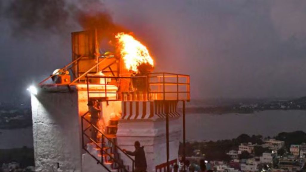 Karthigai Deepam 2025