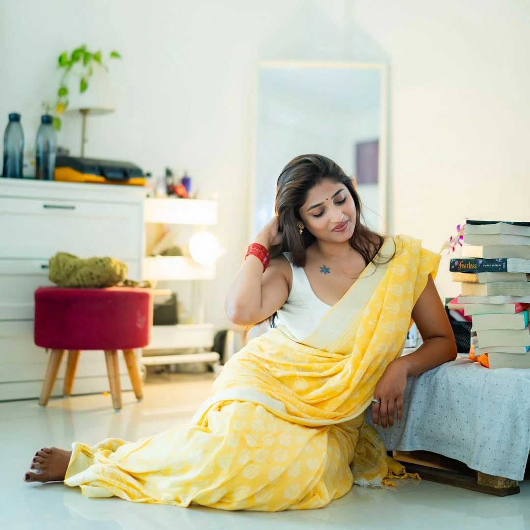 Priya Vadlamani Stunning Looks in Saree