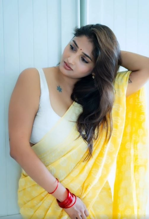Priya Vadlamani Stunning Looks in Saree