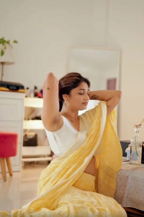 Priya Vadlamani Stunning Looks in Saree