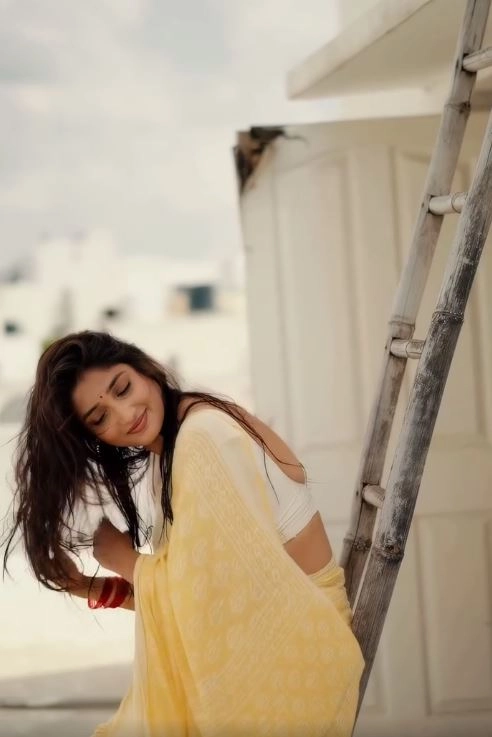 Priya Vadlamani Stunning Looks in Saree