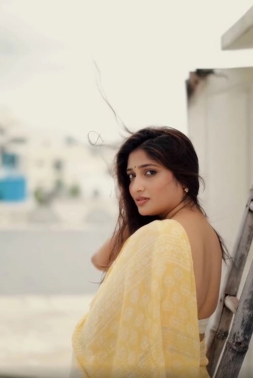 Priya Vadlamani Stunning Looks in Saree