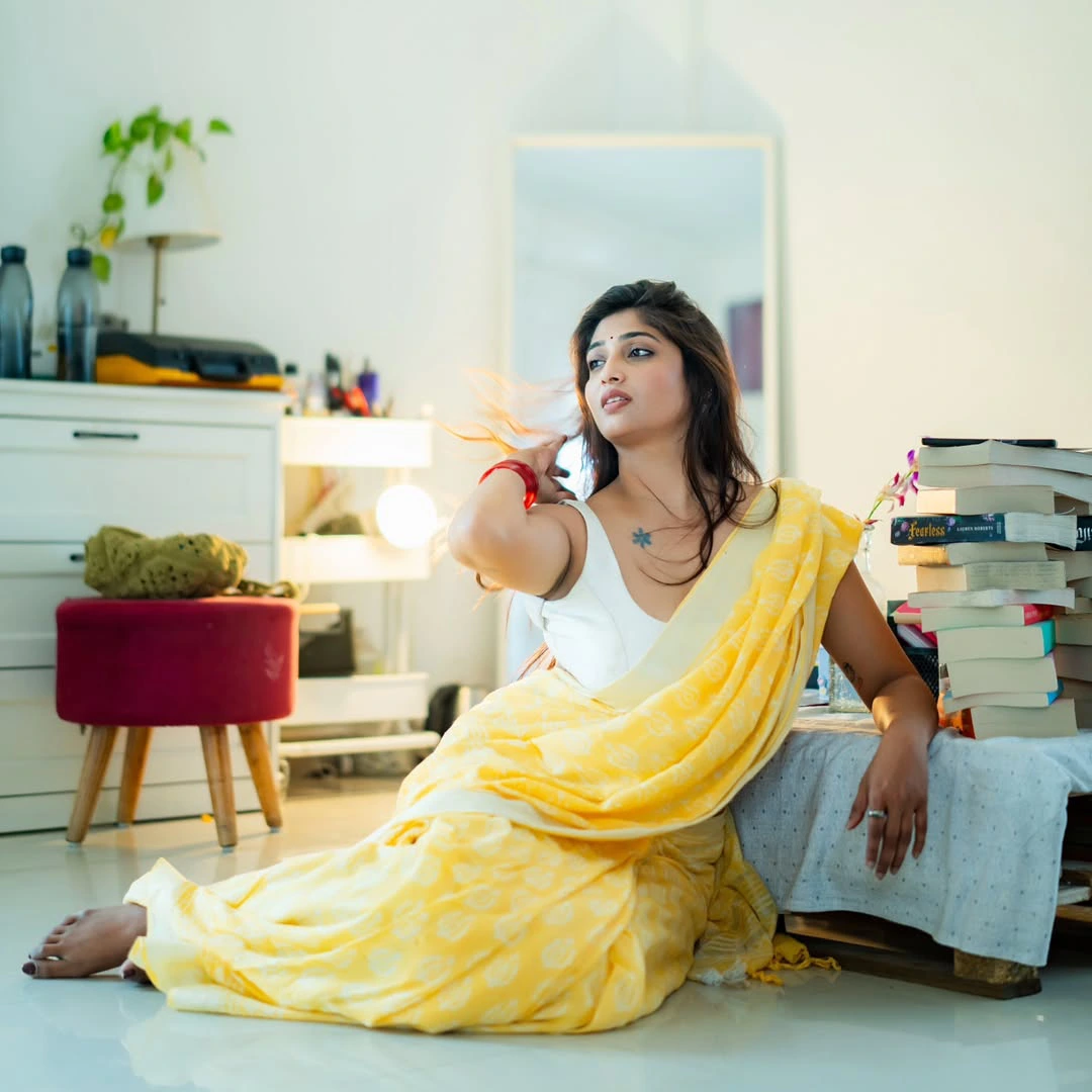 Priya Vadlamani Stunning Looks in Saree