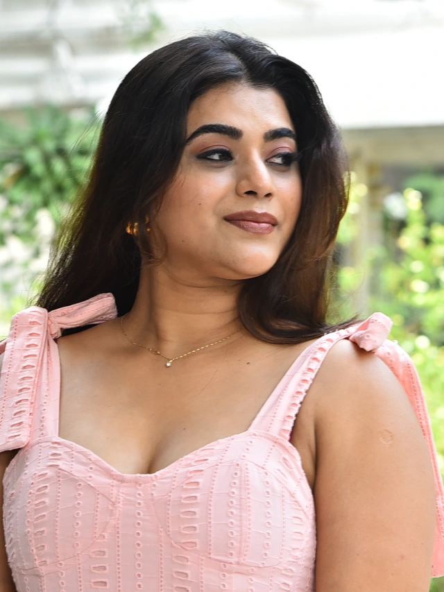 Yamini Bhaskar Cute Chubby Looks